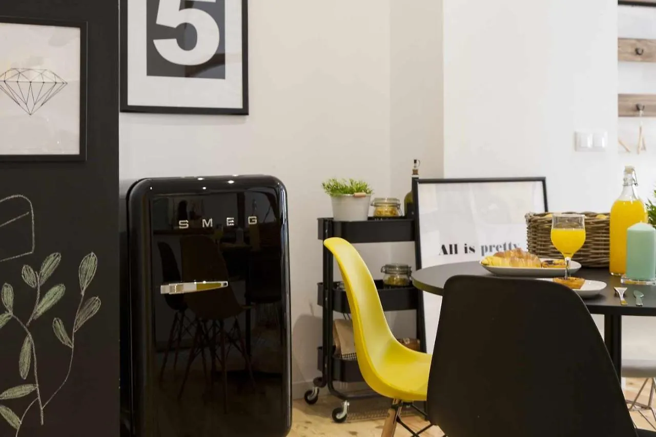 Yellow Design Studio Chiado City Center Lissabon 0*,  Portugal